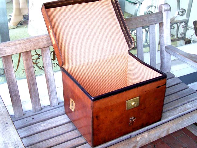 A Beautiful 19th century English Gentleman's Leather Hat Box by Finnigan's of Manchester — image 2